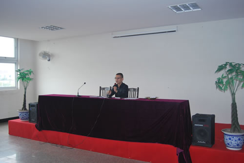 滬工董事長楊猛在第二屆職工運動會會前動員大會上講話