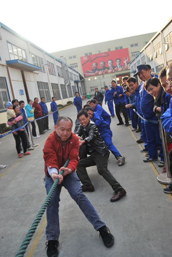 上海滬工閥門(mén)廠(chǎng)第二屆職工運(yùn)動(dòng)會(huì)男子拔河比賽(圖18)