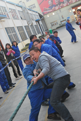 上海滬工閥門(mén)廠(chǎng)第二屆職工運(yùn)動(dòng)會(huì)男子拔河比賽(圖17)