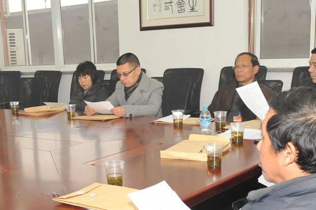 公司黨支部書(shū)記楊猛在分組討論、審議鎮(zhèn)黨委工作報(bào)告上