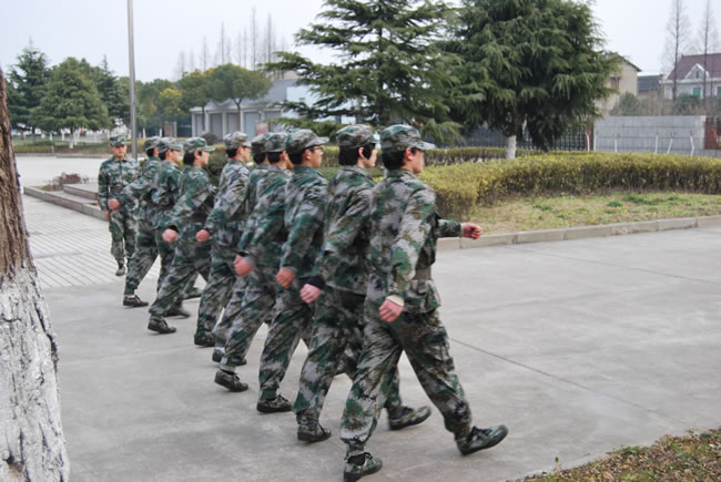 滬工軍訓圖(2)