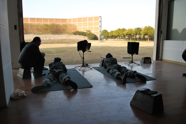 在訓練基地里開展訓練圖(7)