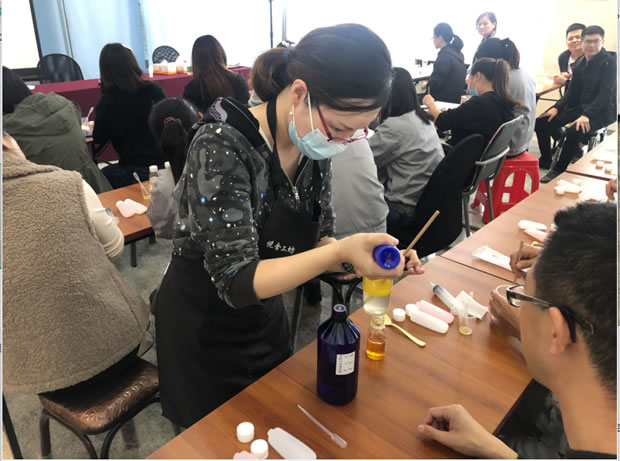 華亭鎮(zhèn)總工會活動進(jìn)企項目之金秋十月護(hù)手霜DIY活動(圖4)